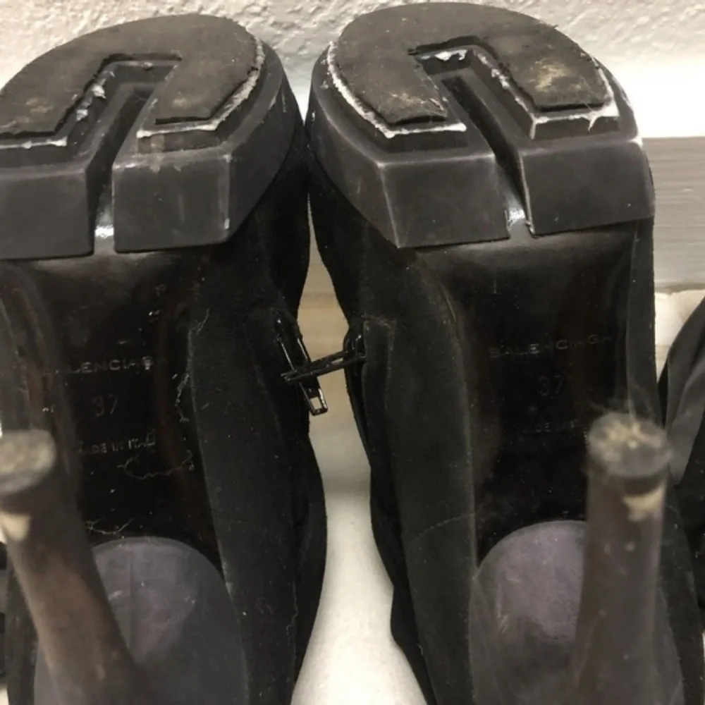 BALENCIAGA sz 37 BOW Black Suede BOOTIES HEELS